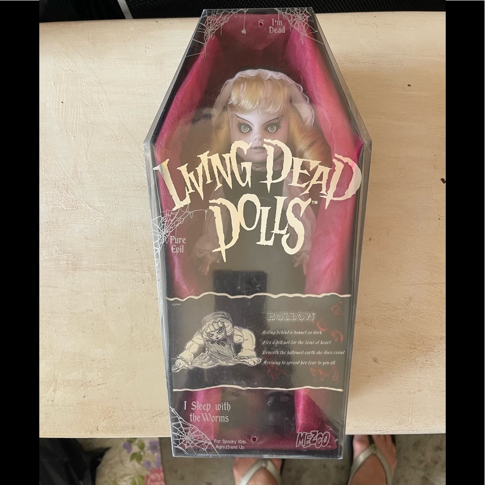 Living dead doll Hollow NIB mint